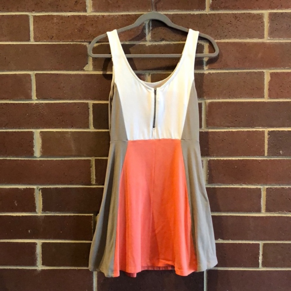 EXPRESS Color Block Dress - Picture 3 of 3